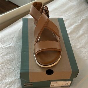 TOMS Women's Tan Sandals